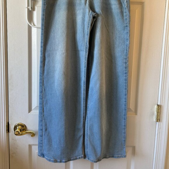 Wide Leg Lightwash Jeans - Picture 1 of 3